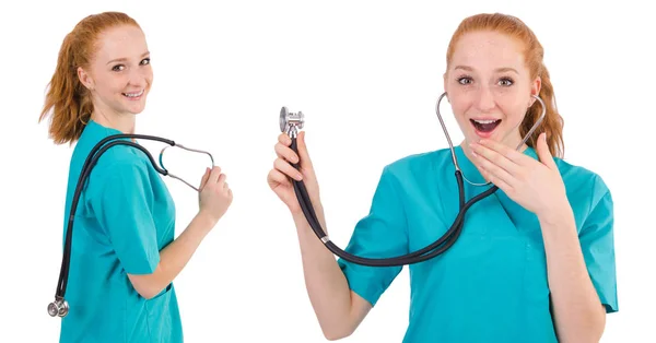 Unga medicinska praktikant med stetoskop isolerad på vit — Stockfoto