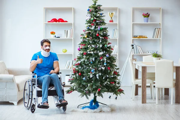 Sakatlanan adam Noel 'i evde kutluyor