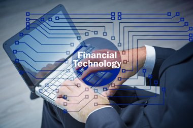 Finans teknolojileri fintech kavramı içinde laptop üzerinde eller