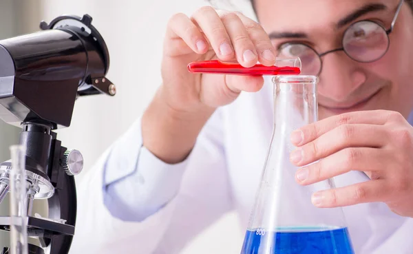 Mad crazy scientist doctor doing experiments in a laboratory — Stock Photo, Image