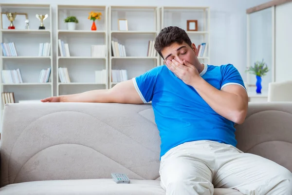 Adamın evde aşırı derecede terlemesi ve kötü kokması.