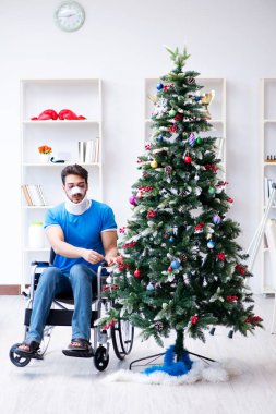 Sakatlanan adam Noel 'i evde kutluyor