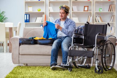 Genç engelli adam yaz tatiline hazırlanıyor