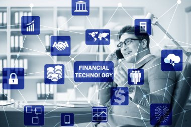 Fintech kavram smartphone cep telefonu ile konuşurken işadamı