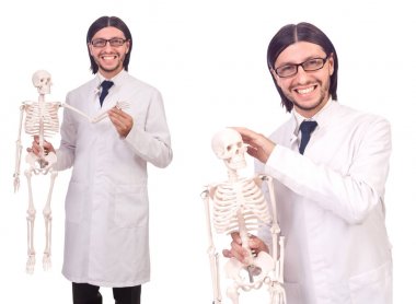 İskeleti beyaz olan komik öğretmen.