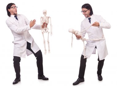 İskeleti beyaz olan komik öğretmen.