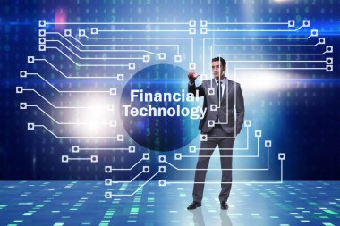 Fintech konseptinde düğmelere basan iş adamı