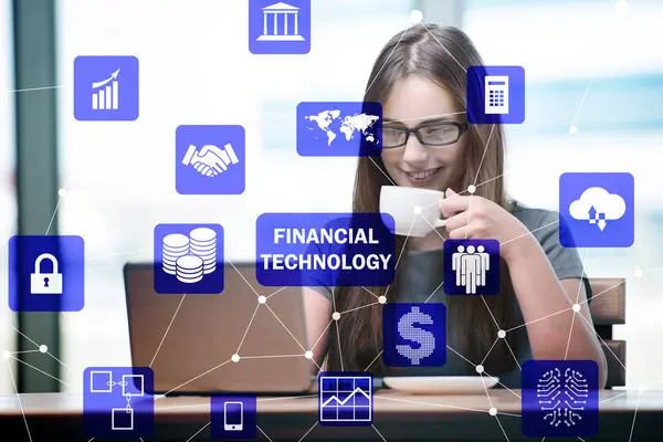 Imprenditrice con computer in tecnologia finanziaria fintech conc — Foto Stock