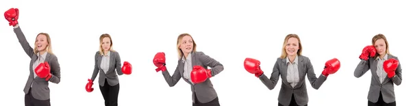 Mulher empresária com luvas de boxe em branco — Fotografia de Stock