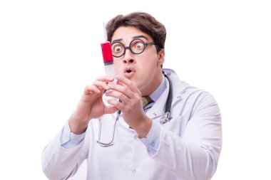 Beyaz şırıngalı komik doktor.