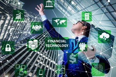 Fintech Fintech 'te dizüstü bilgisayarı olan bir iş kadını.