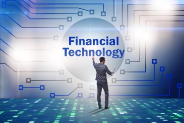 Fintech konseptinde düğmelere basan iş adamı