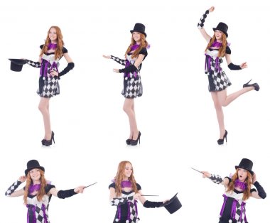 Beyaz soytarı kostümü giymiş bir kız.