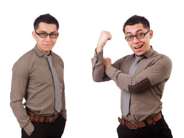 Genç adam beyaz izole kahverengi gömlekli