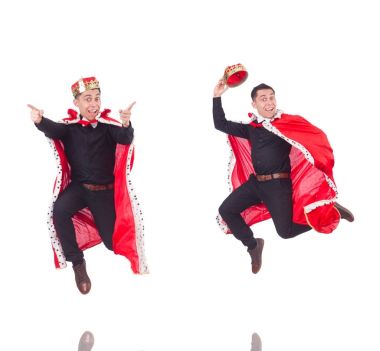 Taçlı bir iş adamı beyazlar içinde.