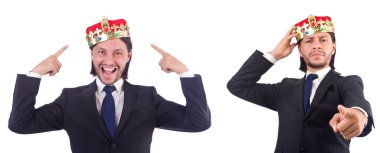 Taçlı bir iş adamı beyazlar içinde.