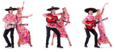 İspanyol çift gitar çalıyor ve dans ediyor.