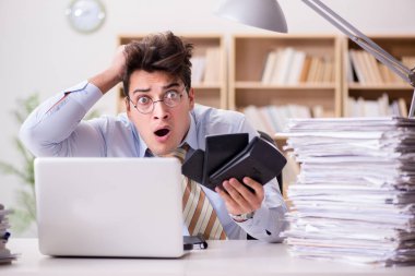 Ofiste çalışan komik muhasebeci.