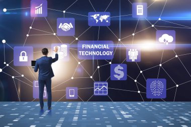 Fintech konseptinde düğmelere basan iş adamı