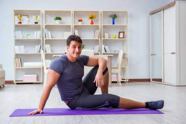 Genç adam spor ve sağlıklı yaşam tarzı dolandırıcılığı yapıyor.