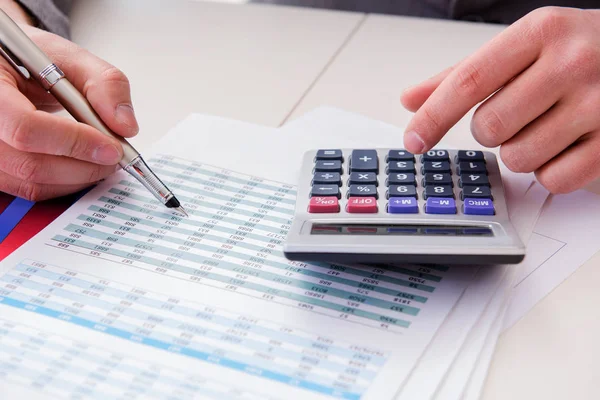 Finance analyst looking and financial reports — Stock Photo, Image