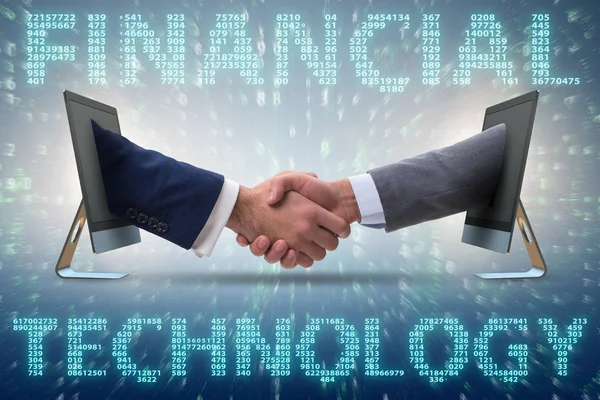 Finans teknolojisi kavramında el sıkışan iki kişi.