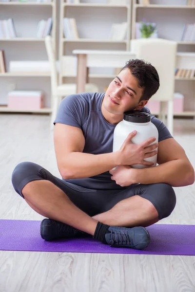 Sporda gıda takviyesi ve sağlıklı yaşam tarzı olan bir adam.