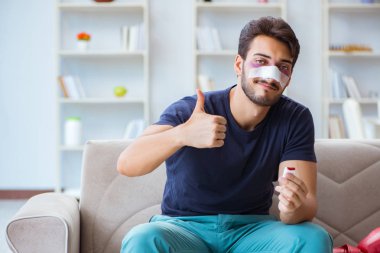 Genç adam spor maçında mağlup oldu.