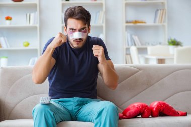 Genç adam spor maçında mağlup oldu.