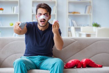 Genç adam spor maçında mağlup oldu.