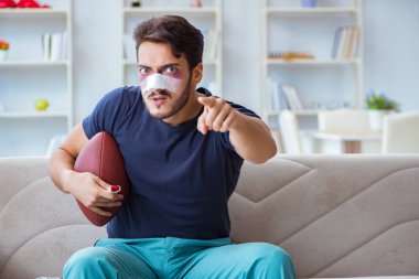 Genç adam spor maçında mağlup oldu.