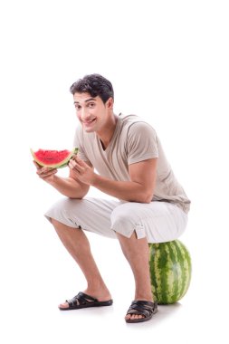 Karpuzlu genç adam beyazda izole edilmiş.