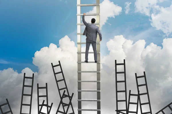 Concepto de carrera con hombre de negocios escalando escalera —  Fotos de Stock