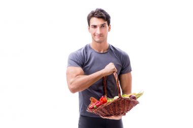 Sağlıklı beslenmenin ve spor yapmanın faydalarını destekleyen bir adam.