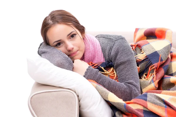 Adolescent souffrant de froid assis sur l'entraîneur — Photo