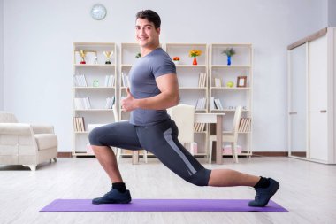 Genç adam spor ve sağlıklı yaşam tarzı dolandırıcılığı yapıyor.