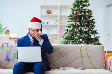 Noel 'de evde çalışan bir iş adamı.