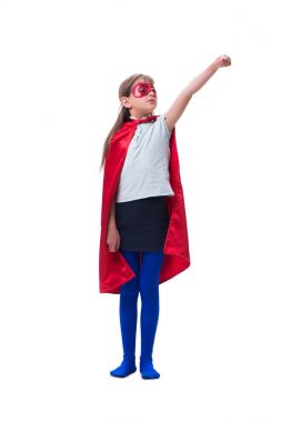 Süper kahraman konseptindeki genç kız beyazlar içinde izole edilmiş.