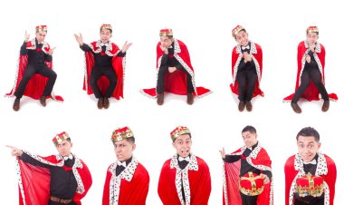 Taçlı bir iş adamı beyazlar içinde.