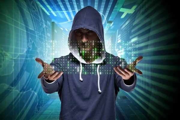 Siber güvenlik konseptinde genç bir hacker.