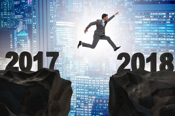 İş adamı 2017 'den 2018' e kadar bekliyor.