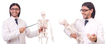 İskeleti beyaz olan komik öğretmen.