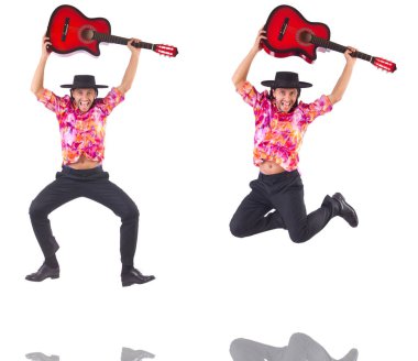 gitar üzerinde beyaz izole olan adam