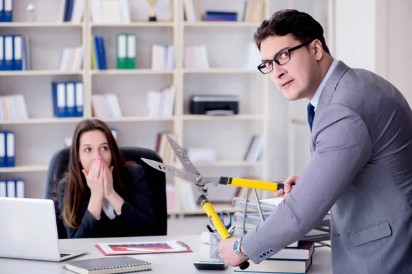 Kadın ve erkek arasındaki ofis anlaşmazlığı — Stok fotoğraf