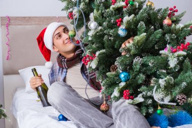 Adam noel partisinden sonra akşamdan kalma.