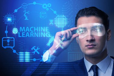 İşadamı ile fütüristik makinesi öğrenme konsepti içinde gözlük