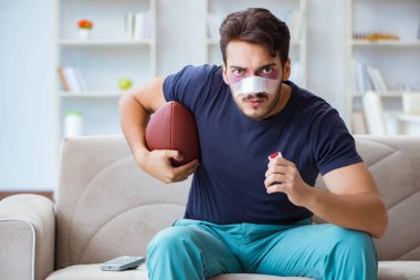 Genç adam spor maçında mağlup oldu.