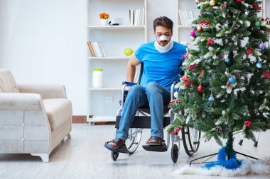 Sakatlanan adam Noel 'i evde kutluyor