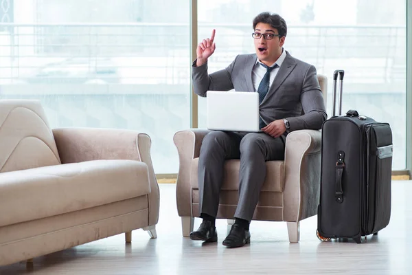 Young businessman in airport business lounge waiting for flight — Stock Photo, Image