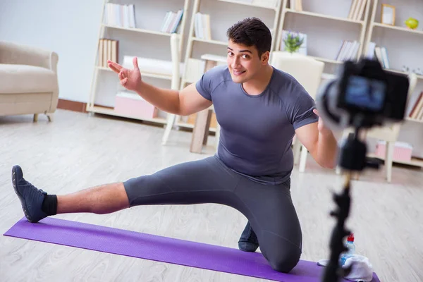 Sport en gezondheid blogger opname video in sport concept — Stockfoto